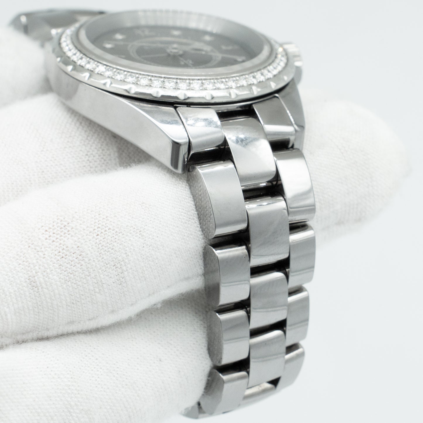 CHANEL J12 chromatic 33mm H2565 Diamond bezel 8P Quartz Ladies Watch