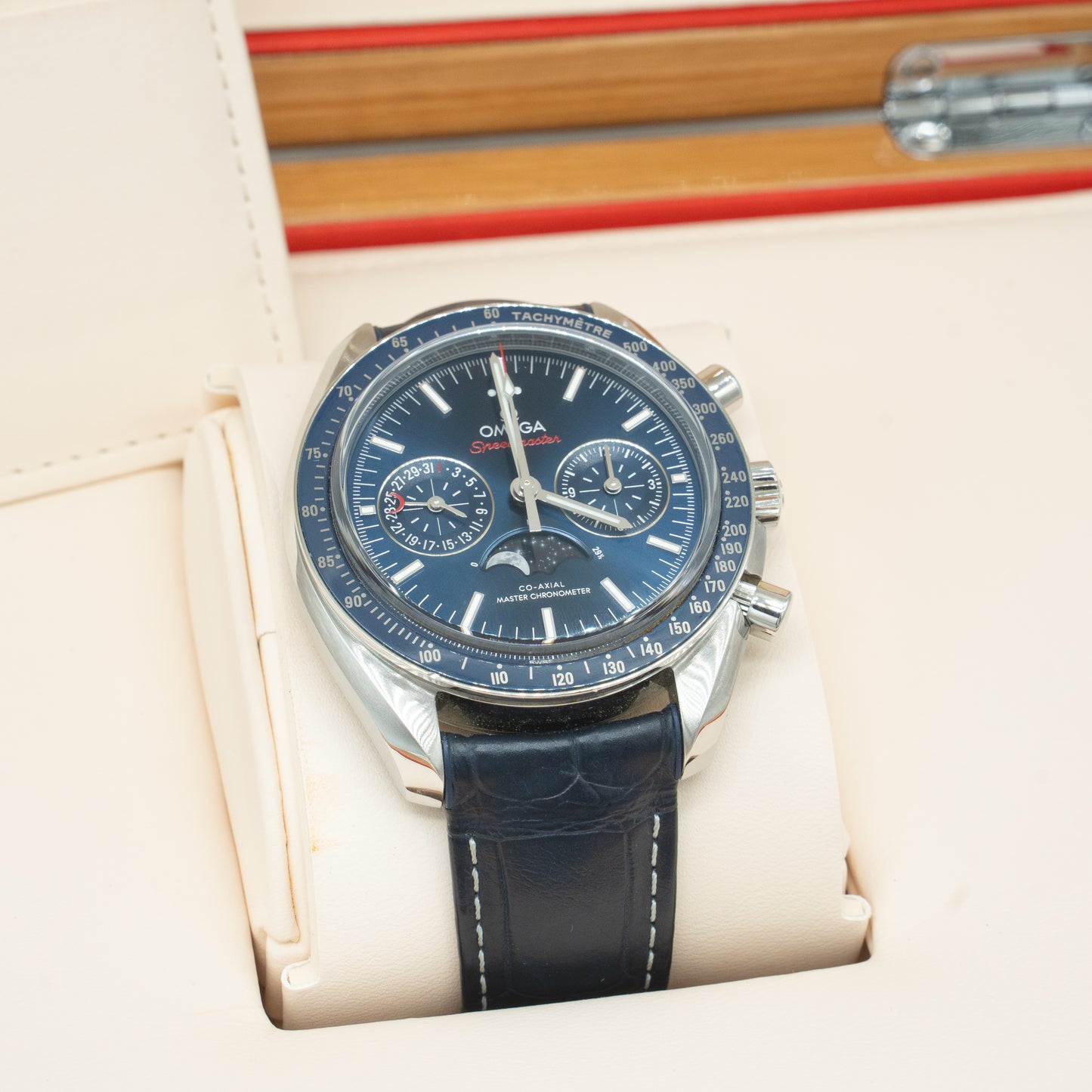 Omega Speedmaster Moon Phase Chronograph 304.33.44.52.03.001  2018