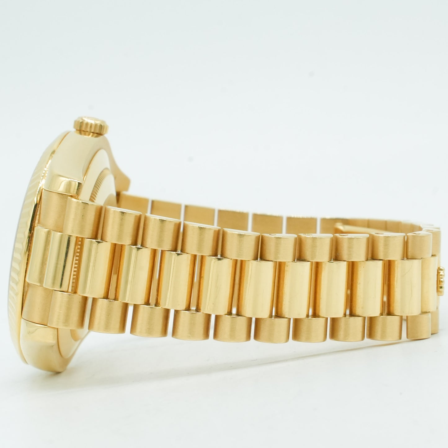 Rolex Day-Date II 218238 Ruby Diamond Dial 18k Gold