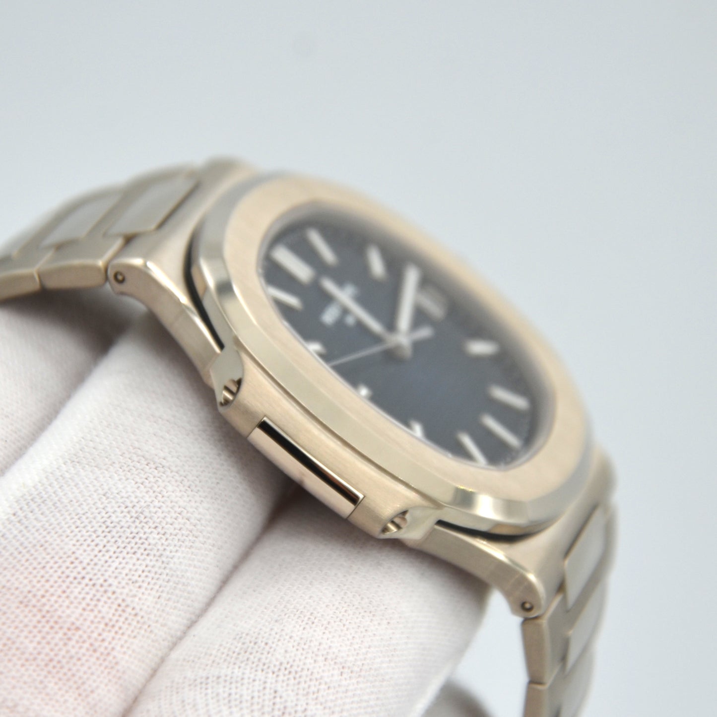 Patek Philippe Nautilus 5811/1G-001 White Gold Blue Dial 2022 B&P
