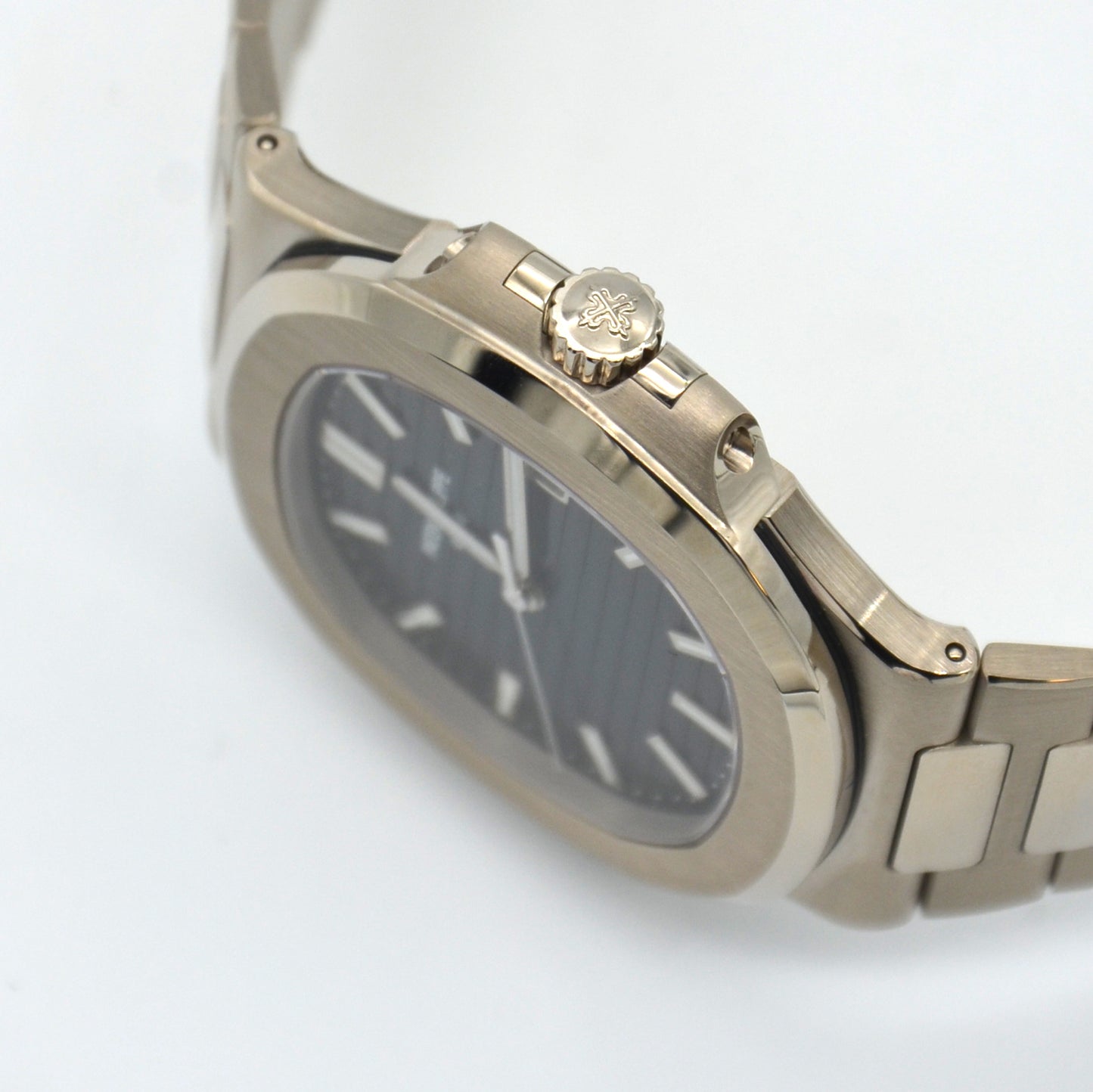 Patek Philippe Nautilus 5811/1G-001 White Gold Blue Dial 2022 B&P