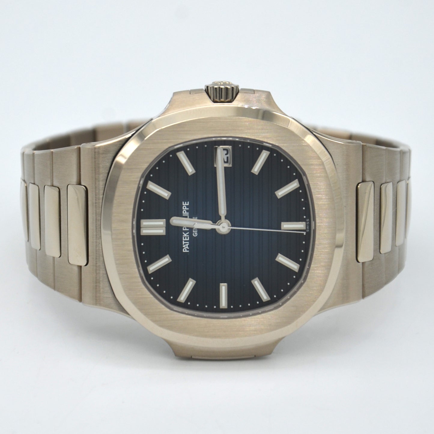 Patek Philippe Nautilus 5811/1G-001 White Gold Blue Dial 2022 B&P