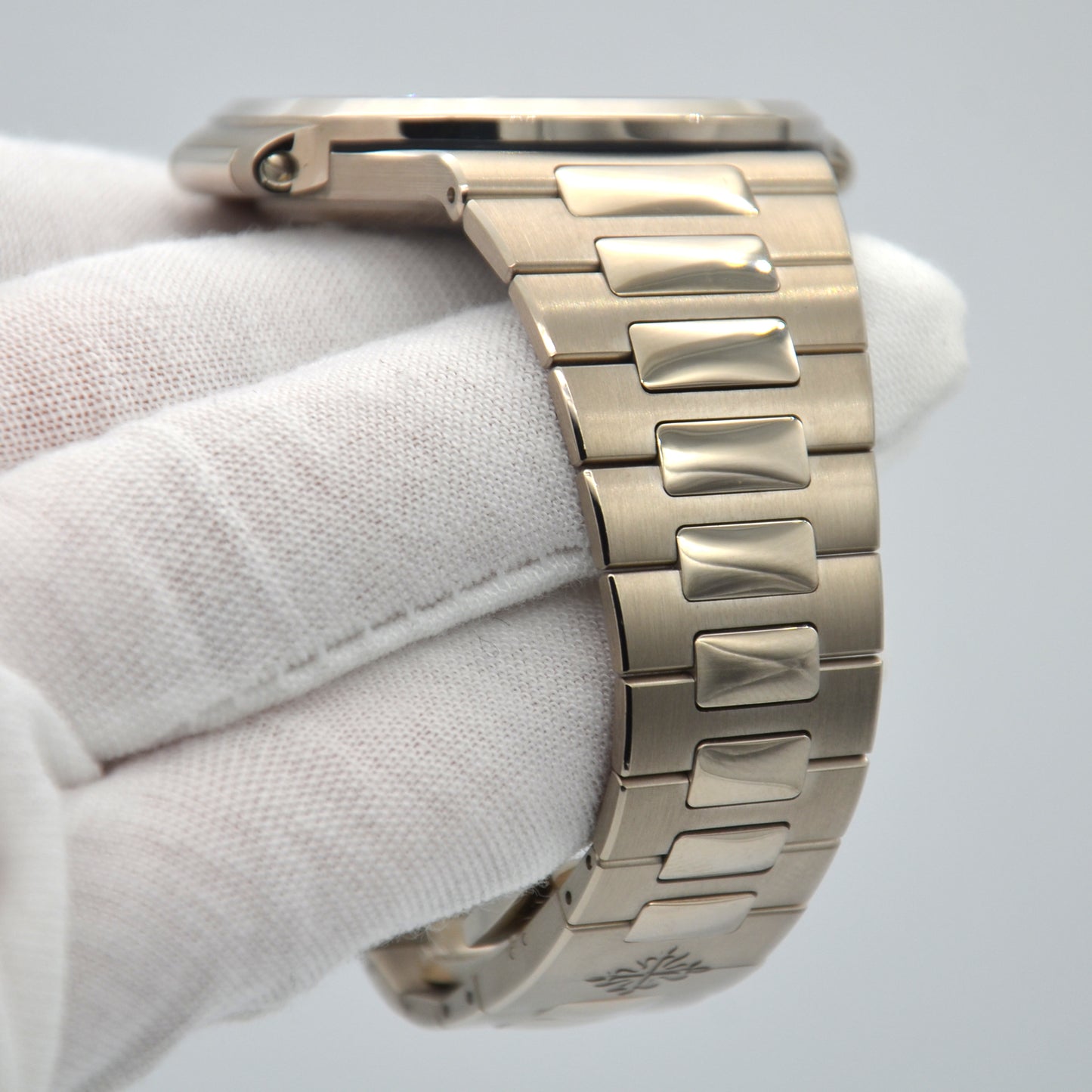 Patek Philippe Nautilus 5811/1G-001 White Gold Blue Dial 2022 B&P