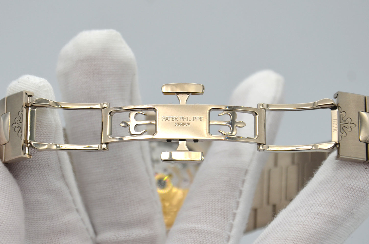 Patek Philippe Nautilus 5811/1G-001 White Gold Blue Dial 2022 B&P